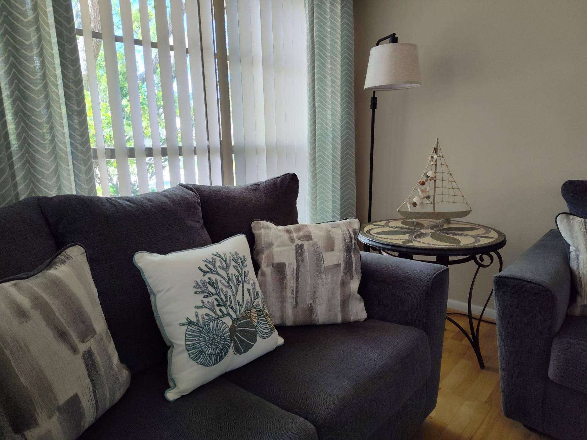 Comfortable, Sunny, Quiet Neighborhood Holiday home *